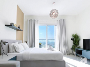 Amazing Studio with Balcony & View Dubai